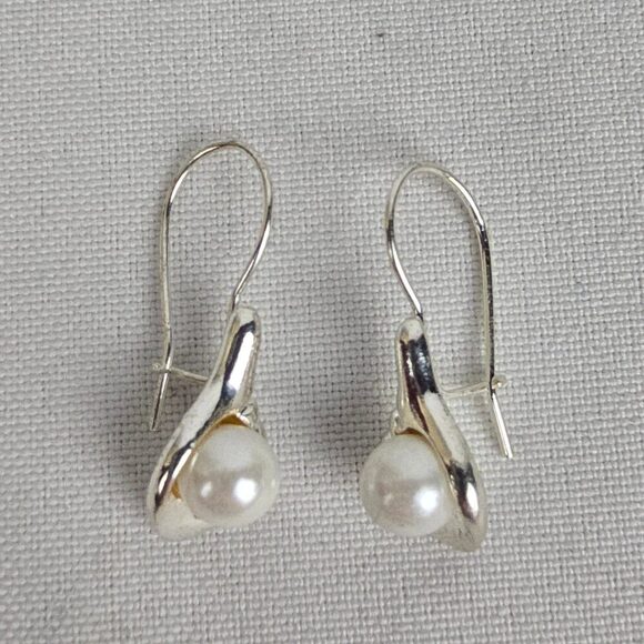 Avon Silver Tone Faux Pearl Cali Lilly Drop Earrings - Picture 2 of 5